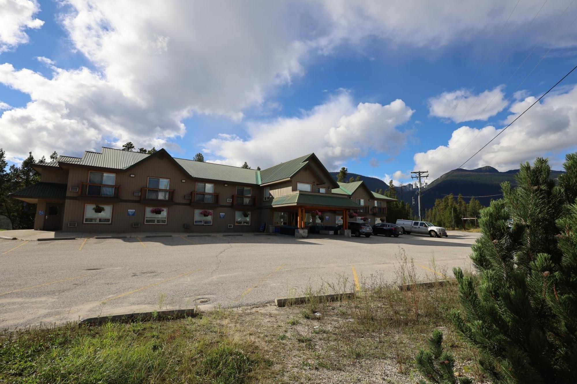 Glacier Mountain Lodge บลูริเวอร์ ภายนอก รูปภาพ