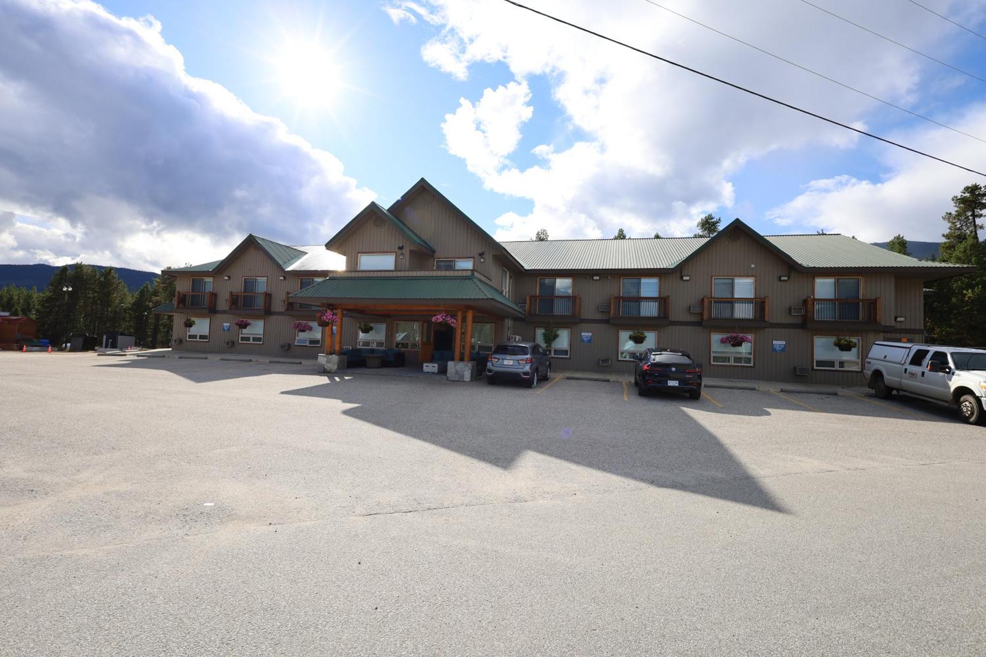 Glacier Mountain Lodge บลูริเวอร์ ภายนอก รูปภาพ