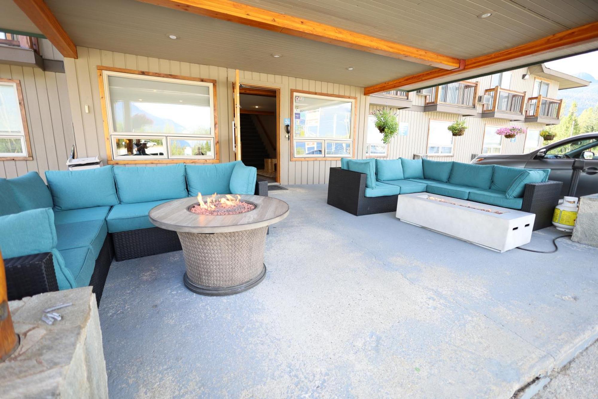 Glacier Mountain Lodge บลูริเวอร์ ภายนอก รูปภาพ