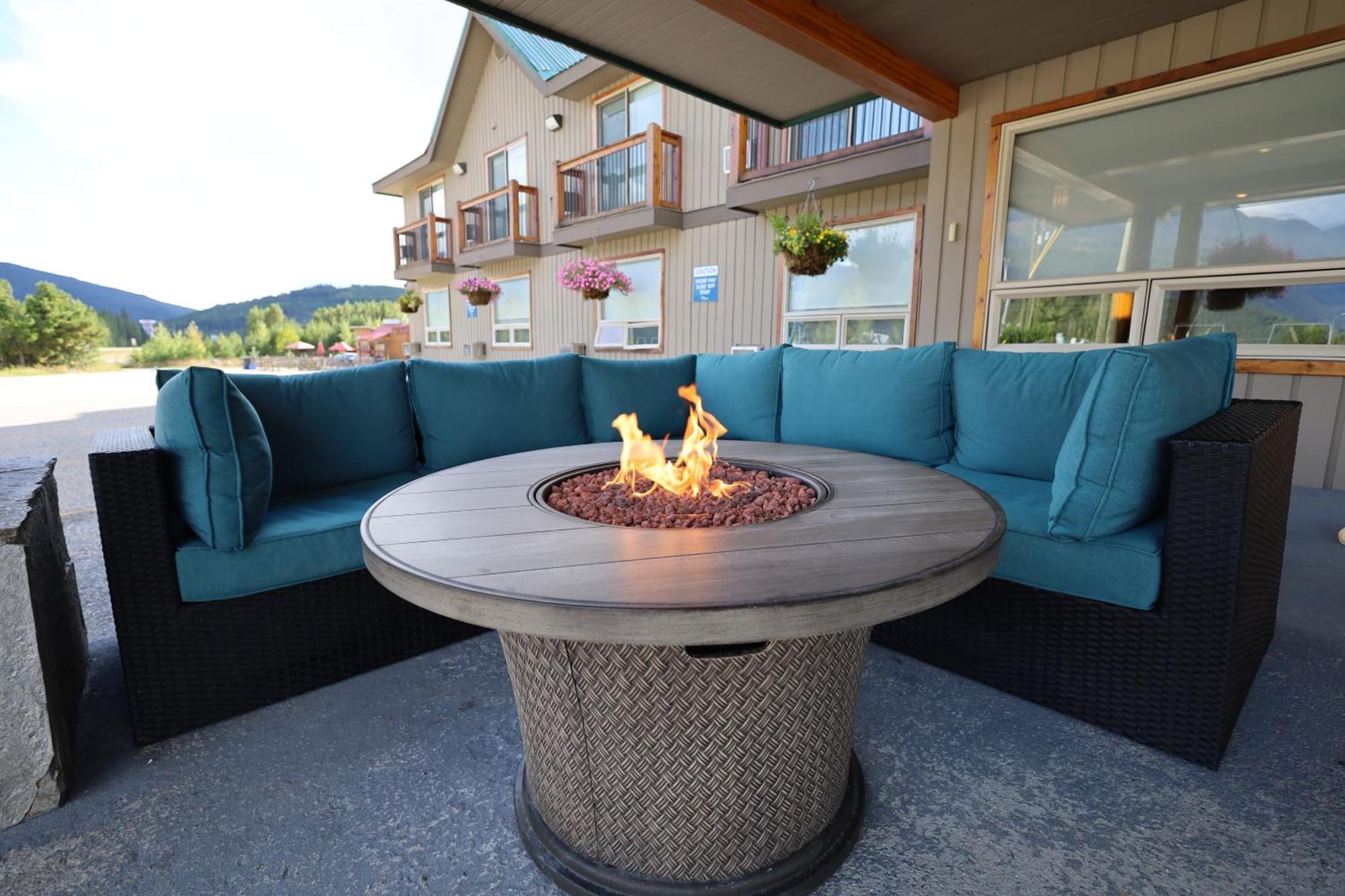 Glacier Mountain Lodge บลูริเวอร์ ภายนอก รูปภาพ
