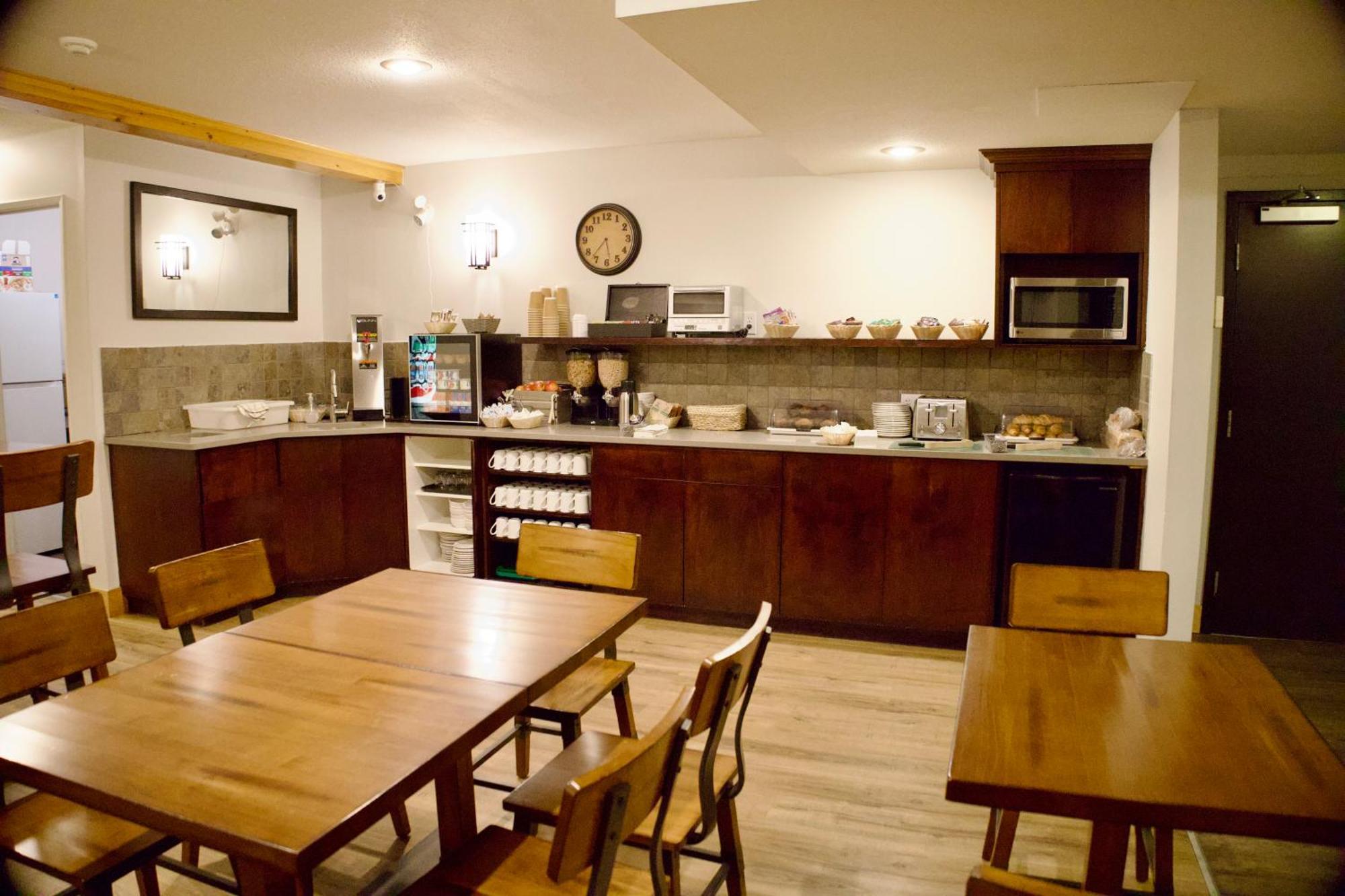 Glacier Mountain Lodge บลูริเวอร์ ภายนอก รูปภาพ