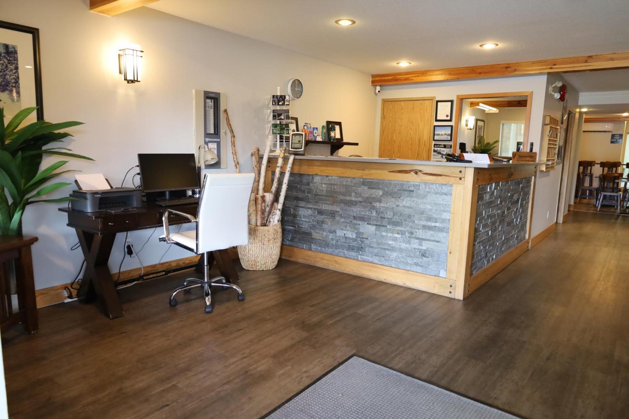 Glacier Mountain Lodge บลูริเวอร์ ภายนอก รูปภาพ